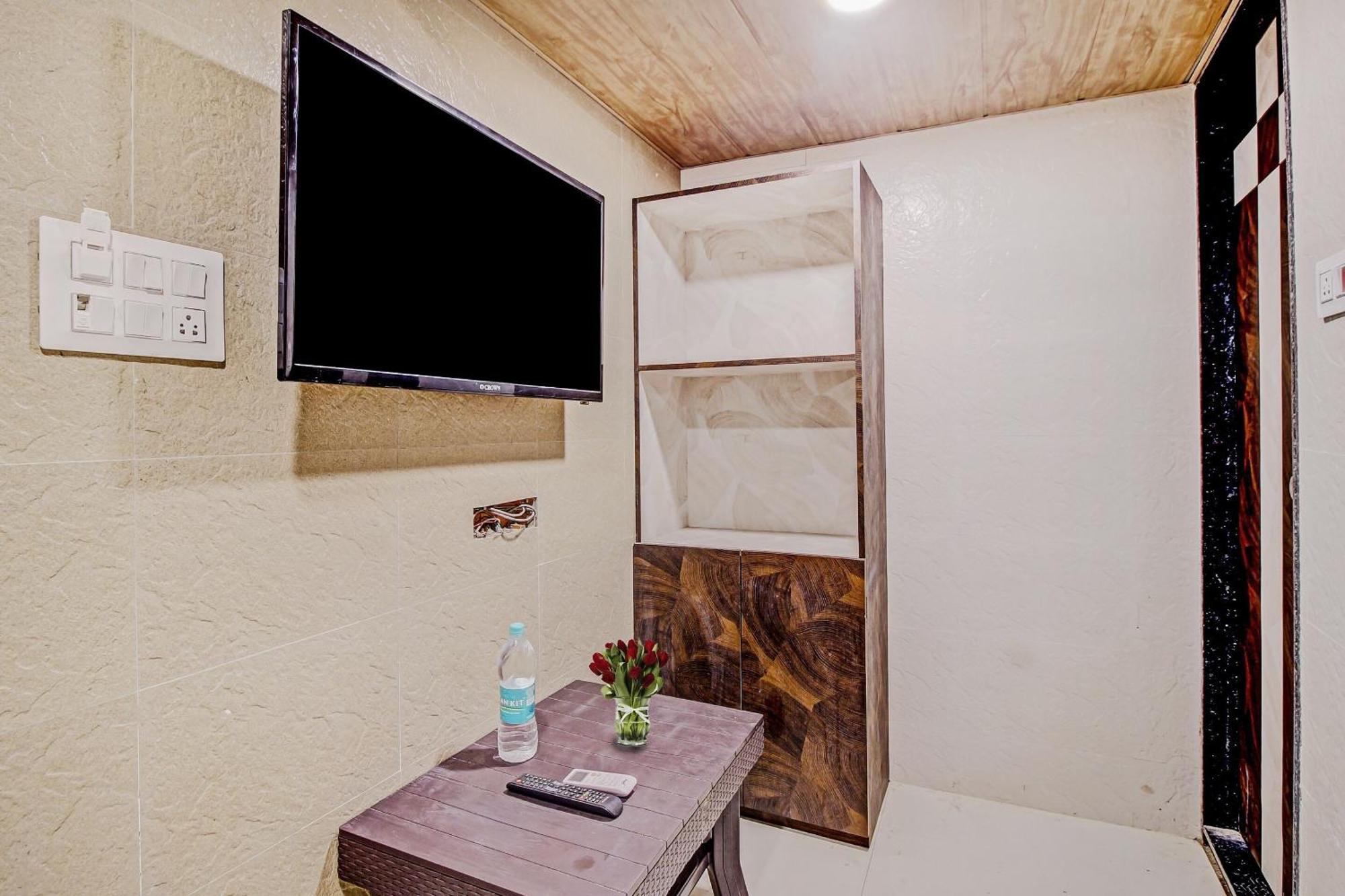 Hotel Ambedkar Kalyān Exteriér fotografie