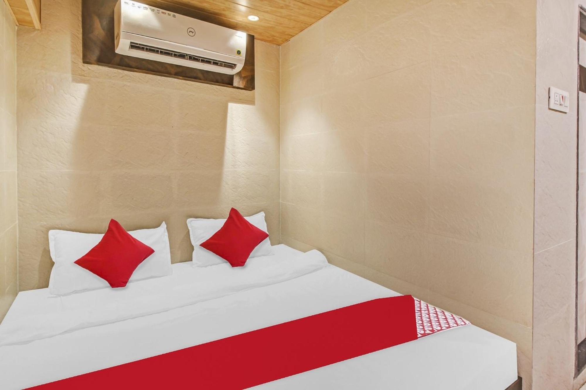 Hotel Ambedkar Kalyān Exteriér fotografie