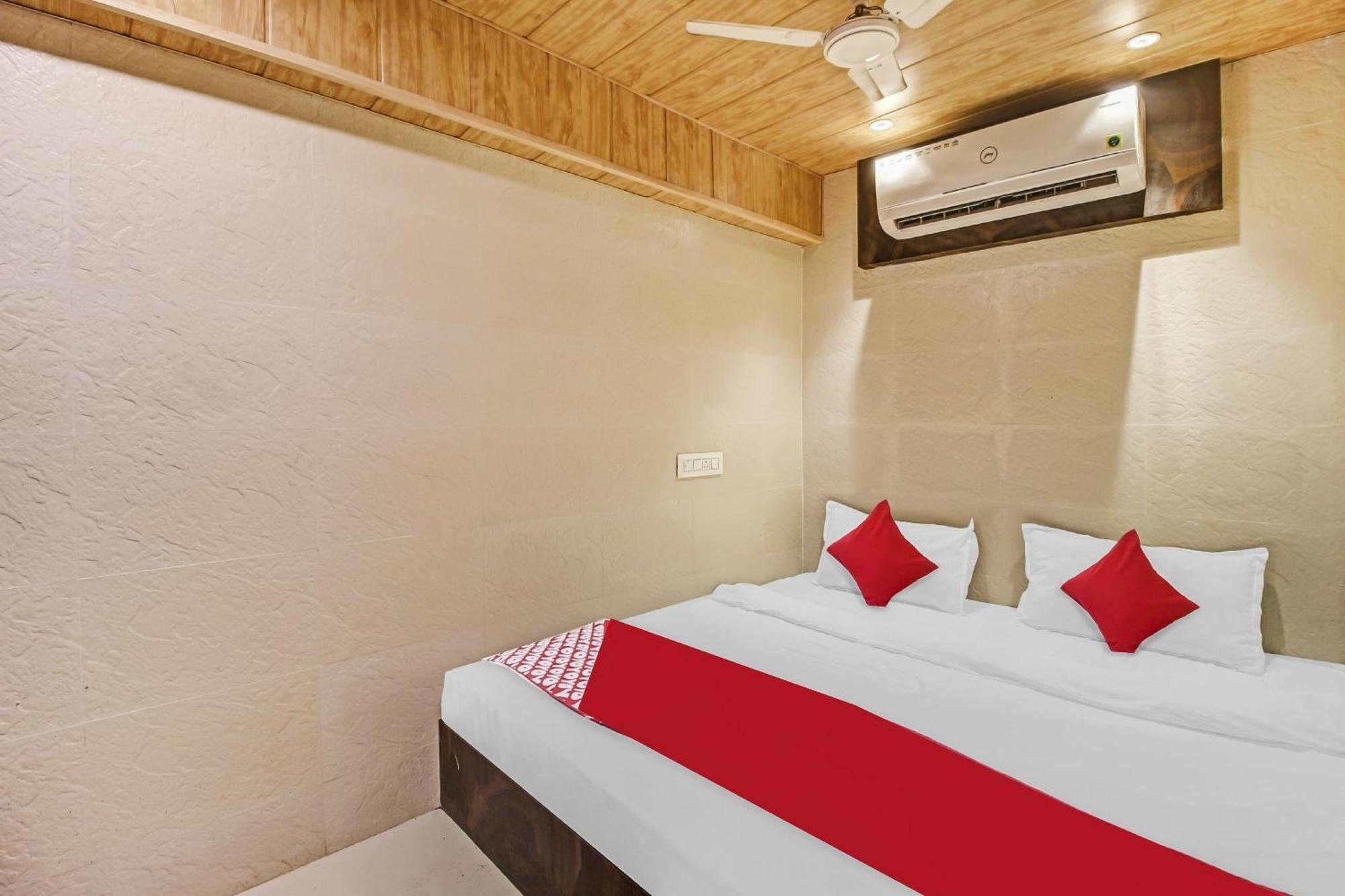Hotel Ambedkar Kalyān Exteriér fotografie